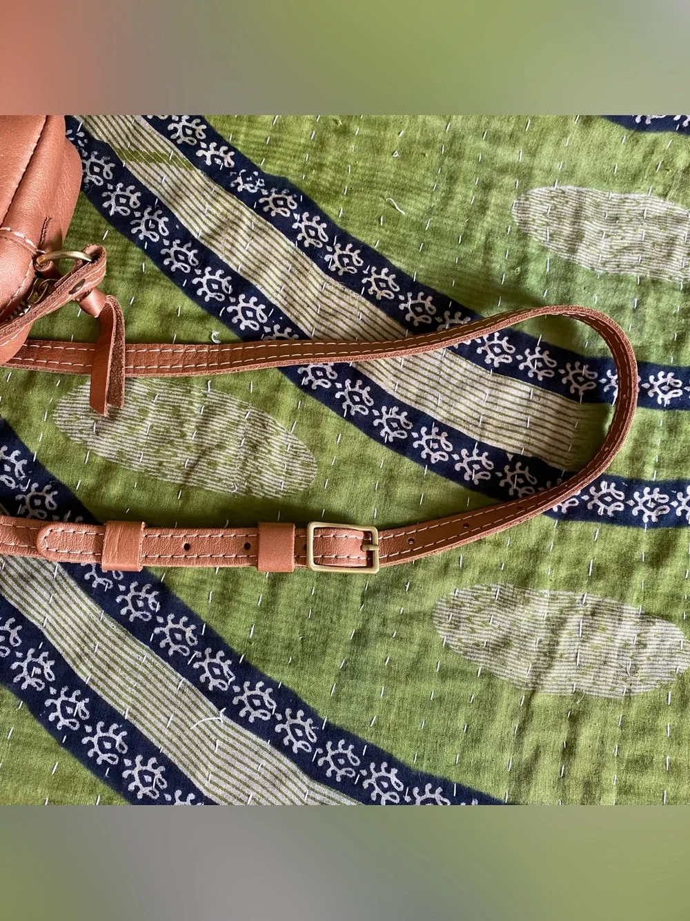 Portland Leather Goods Havana Small Leather Camera Crossbody Bag - Retired - Picture 11 of 16